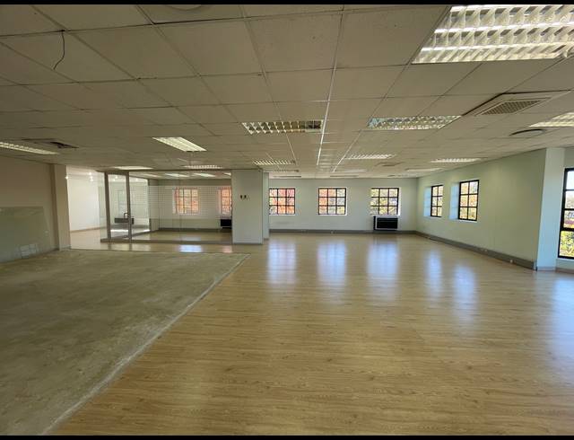224.60M² OFFICE TO LET IN LYME PARK